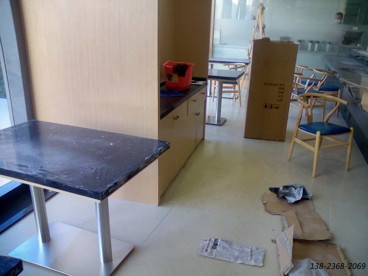 大河回轉壽司案例之石英石餐桌，Y椅，卡座沙發